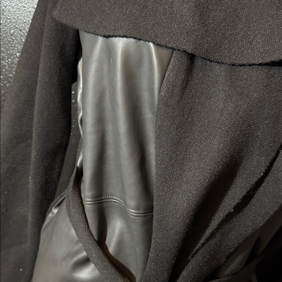 Elegant Black Women's Coat - Picture 2 of 4